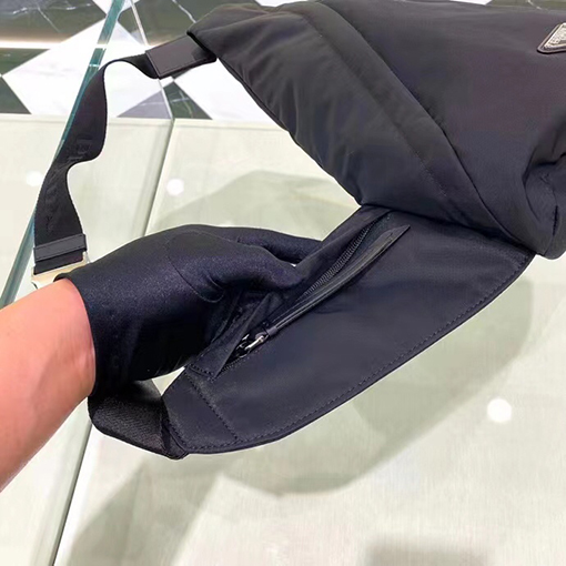 プラダ 人気の新作バックパック