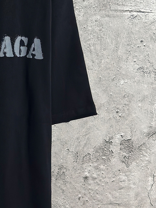 バレンシアガ Balenciaga フロントとバックにぼかしロゴの半袖Tシャツ