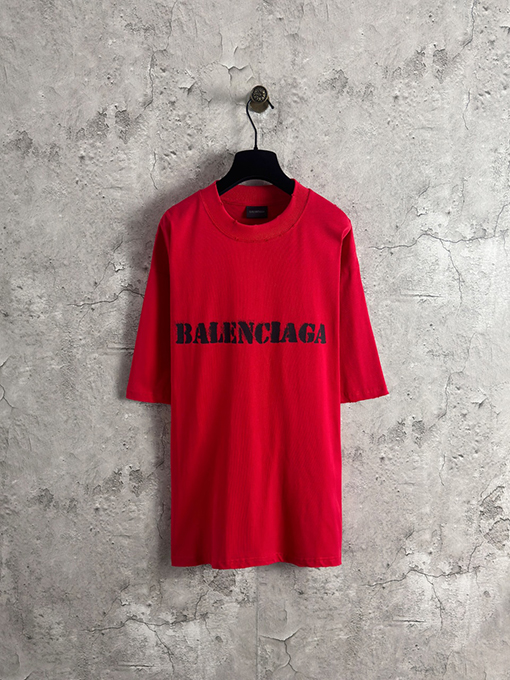 バレンシアガ Balenciaga フロントとバックにぼかしロゴの半袖Tシャツ