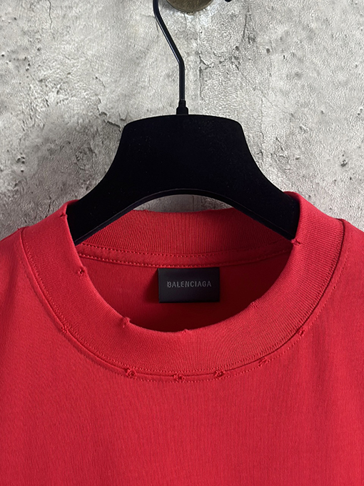 バレンシアガ Balenciaga フロントとバックにぼかしロゴの半袖Tシャツ