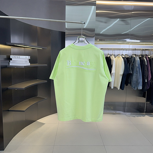 バレンシアガブランドコピー Balenciaga 背中に刺繍がされていますクラシックなアップリケ刺繍の半袖Tシャツ