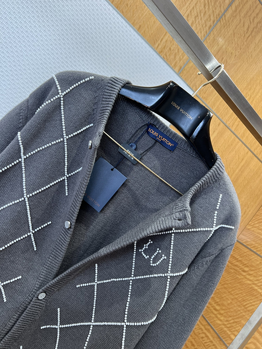 ルイヴィトン パール装飾付きキルティングニットカーディガン