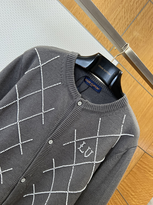 ルイヴィトン パール装飾付きキルティングニットカーディガン