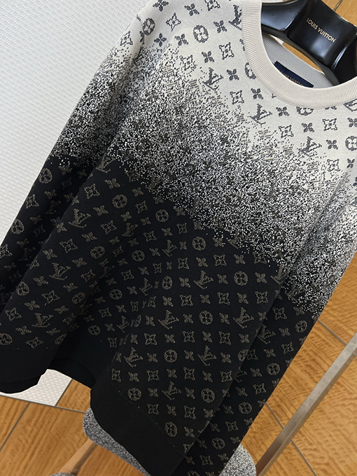 ルイヴィトンスーパーコピー グラデーション花柄のラウンドネックニットセーター