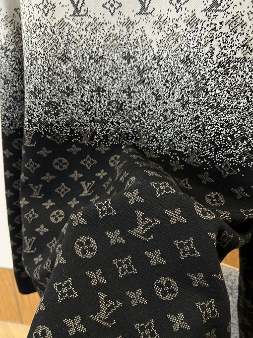 ルイヴィトンスーパーコピー グラデーション花柄のラウンドネックニットセーター