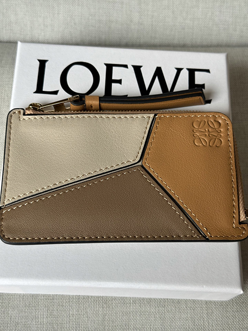 ロエベコピー クラシックなブラウンのパッチワークカードホルダー