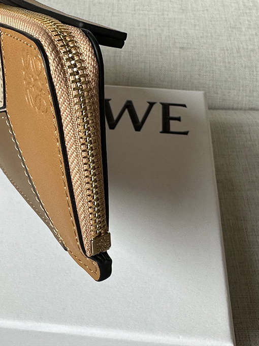 ロエベコピー クラシックなブラウンのパッチワークカードホルダー