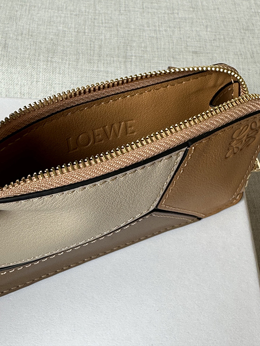 ロエベコピー クラシックなブラウンのパッチワークカードホルダー