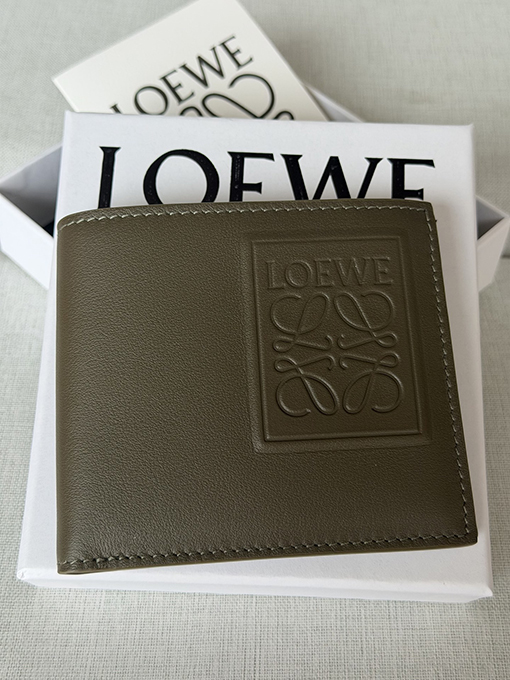 ロエベ クラシックな牛革製パズル二つ折り財布 X4A