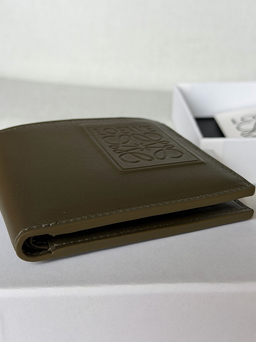 ロエベ クラシックな牛革製パズル二つ折り財布 X4A