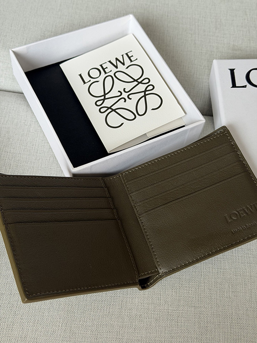 ロエベ クラシックな牛革製パズル二つ折り財布 X4A