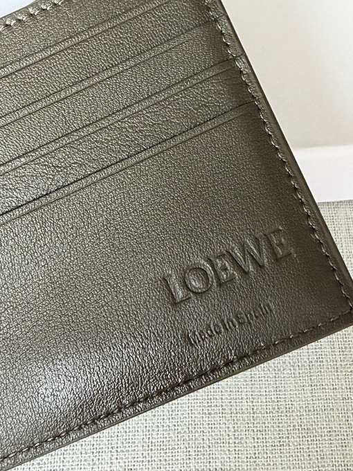 ロエベ クラシックな牛革製パズル二つ折り財布 X4A