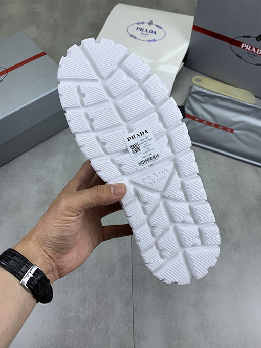 プラダブランドスーパーコピー トレンディなメンズカジュアルシューズ