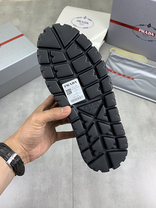 プラダブランドスーパーコピー トレンディなメンズカジュアルシューズ