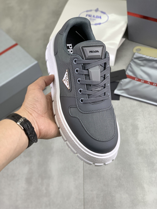プラダブランドスーパーコピー トレンディなメンズカジュアルシューズ
