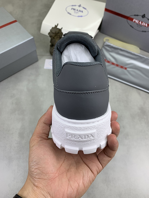 プラダブランドスーパーコピー トレンディなメンズカジュアルシューズ