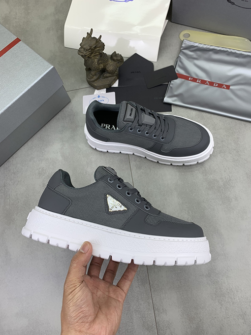 プラダブランドスーパーコピー トレンディなメンズカジュアルシューズ