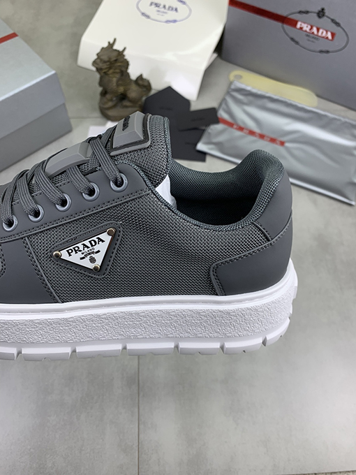 プラダブランドスーパーコピー トレンディなメンズカジュアルシューズ