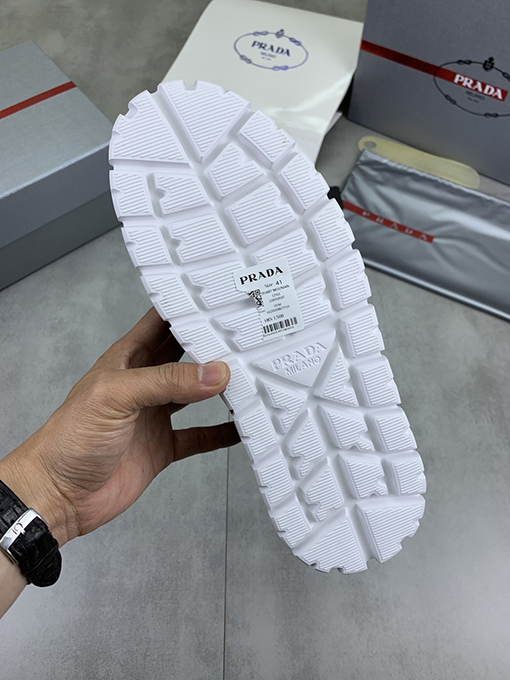 プラダブランドスーパーコピー トレンディなメンズカジュアルシューズ