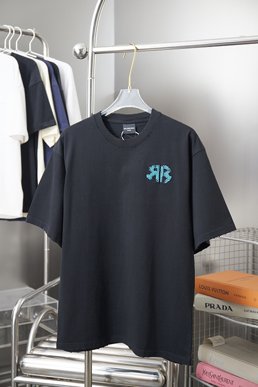 バレンシアガ Balenciaga 新しい文字ロゴ刺繍入り半袖Tシャツ