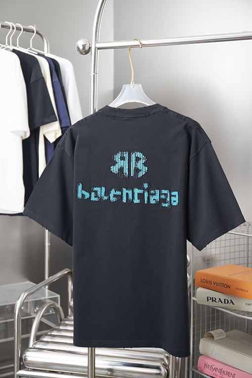 バレンシアガ Balenciaga 新しい文字ロゴ刺繍入り半袖Tシャツ