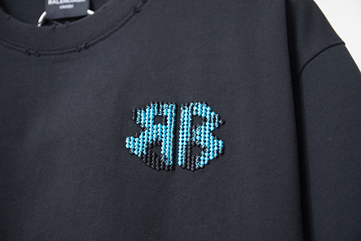 バレンシアガ Balenciaga 新しい文字ロゴ刺繍入り半袖Tシャツ
