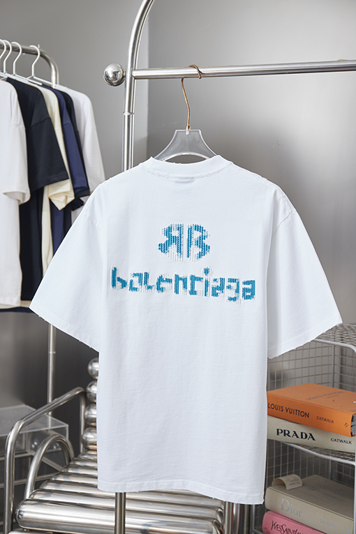 バレンシアガ Balenciaga 新しい文字ロゴ刺繍入り半袖Tシャツ