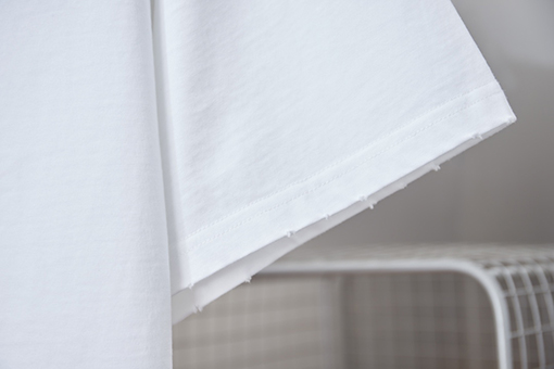 バレンシアガ Balenciaga 新しい文字ロゴ刺繍入り半袖Tシャツ