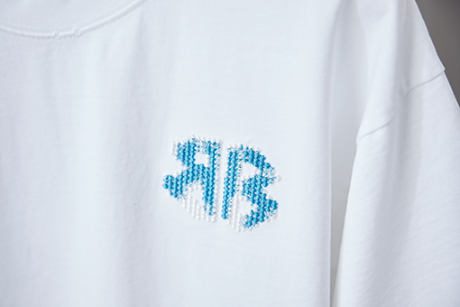 バレンシアガ Balenciaga 新しい文字ロゴ刺繍入り半袖Tシャツ