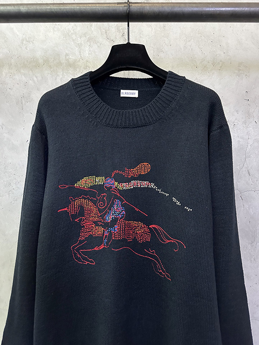 バーバリー ウォーホース刺繍ロゴニットウェア