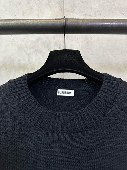 バーバリー ウォーホース刺繍ロゴニットウェア