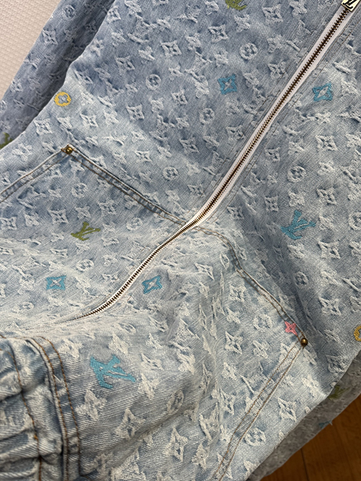 ルイヴィトンコピー 全面カラージャカードのジップアップフード付きジャケット