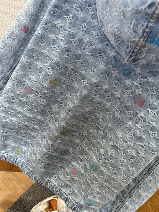 ルイヴィトンコピー 全面カラージャカードのジップアップフード付きジャケット