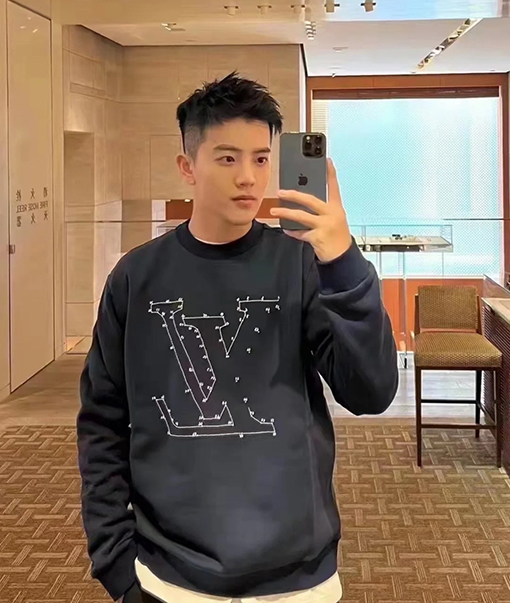 ルイヴィトン LV 星の刺繍入りクルーネック スウェットシャツ