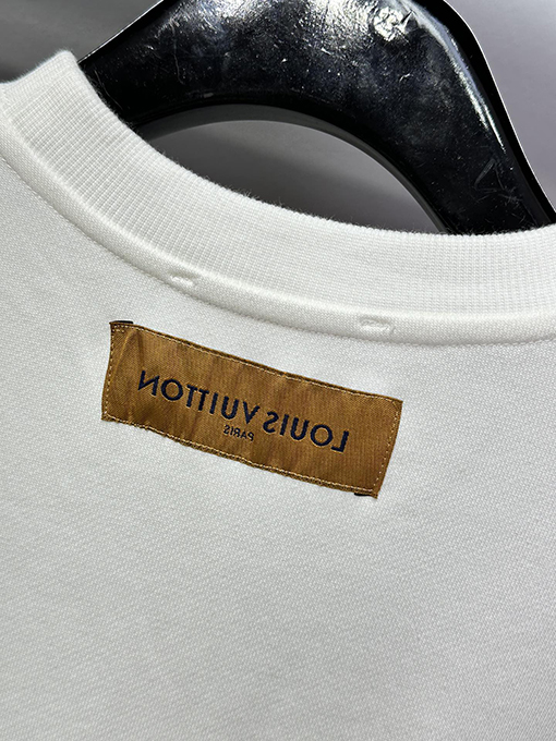 ルイヴィトンブランドコピー LOUIS VUITTON ブランドロゴ入り襟付きスウェットシャツ