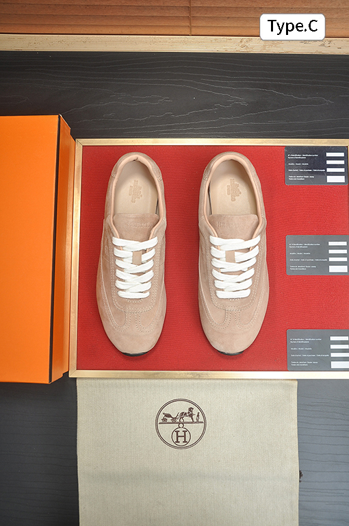 エルメス 新しいドイツ製のトレーニングシューズとスケートシューズ