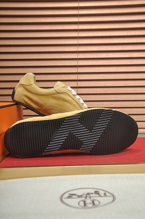 エルメス 新しいドイツ製のトレーニングシューズとスケートシューズ