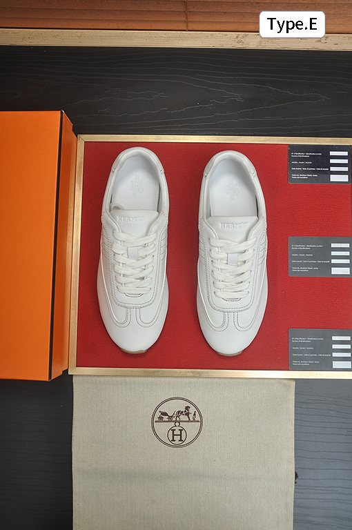 エルメス 新しいドイツ製のトレーニングシューズとスケートシューズ