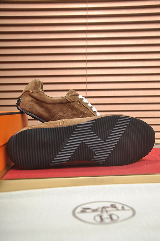 エルメス 新しいドイツ製のトレーニングシューズとスケートシューズ