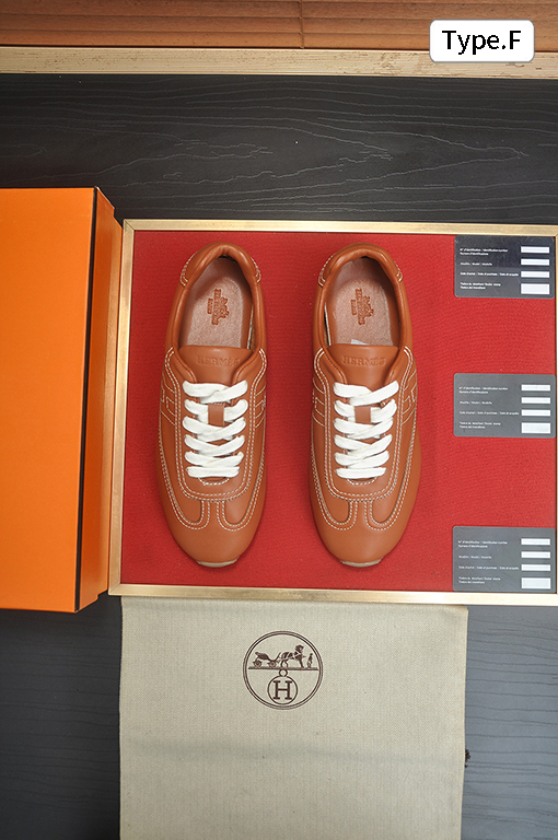 エルメス 新しいドイツ製のトレーニングシューズとスケートシューズ