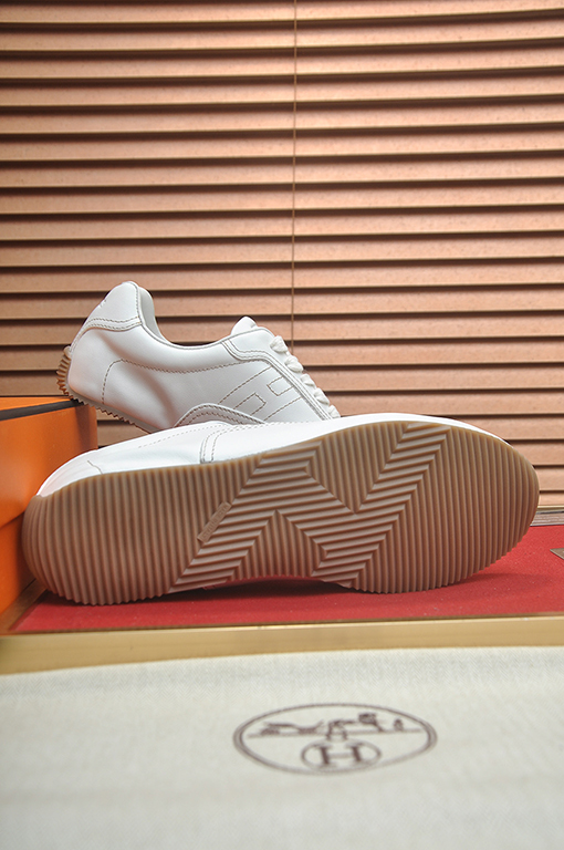 エルメス 新しいドイツ製のトレーニングシューズとスケートシューズ