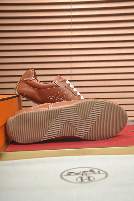 エルメス 新しいドイツ製のトレーニングシューズとスケートシューズ