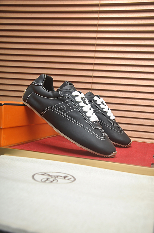 エルメス 新しいドイツ製のトレーニングシューズとスケートシューズ
