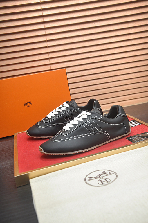 エルメス 新しいドイツ製のトレーニングシューズとスケートシューズ