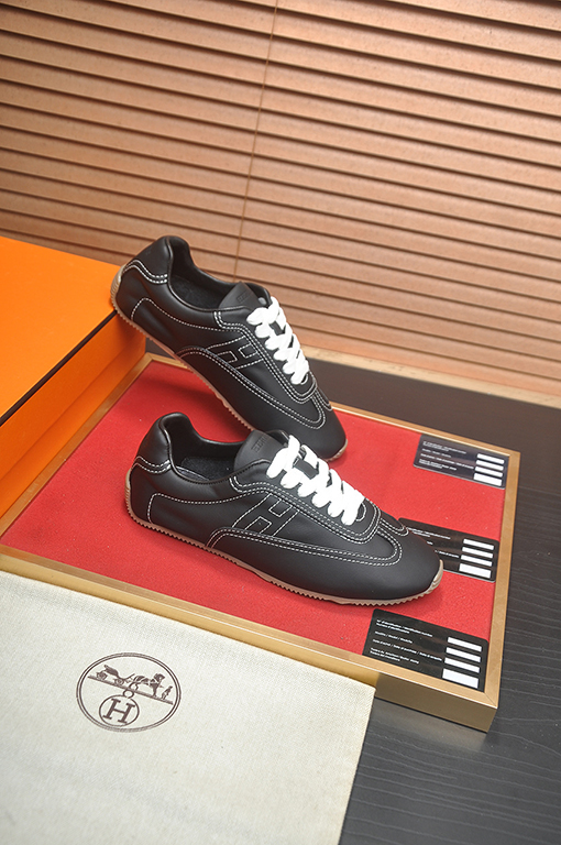 エルメス 新しいドイツ製のトレーニングシューズとスケートシューズ