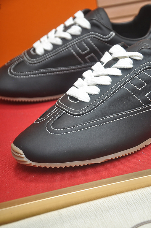 エルメス 新しいドイツ製のトレーニングシューズとスケートシューズ