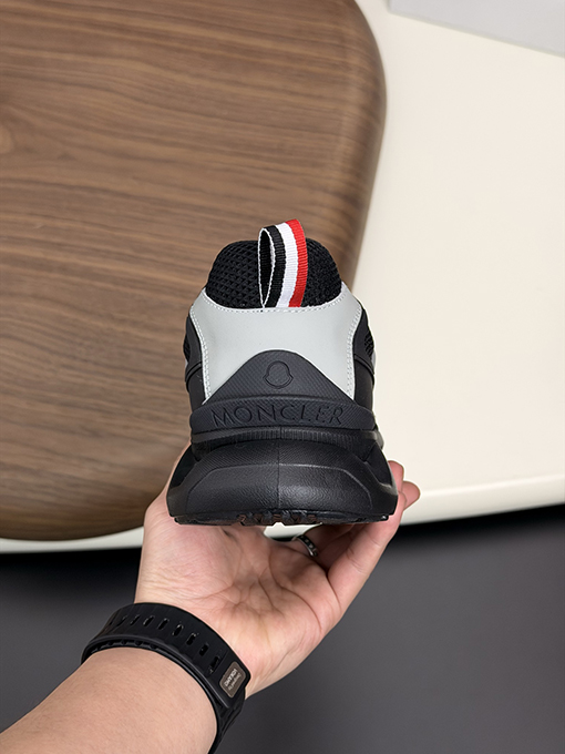 モンクレール スエードパッチワークスニーカー