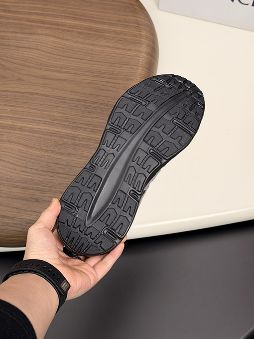 モンクレール スエードパッチワークスニーカー