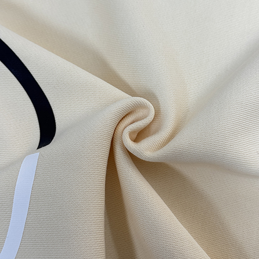 モンクレール 胸元に大きなロゴ入りクルーネックのスウェットシャツ