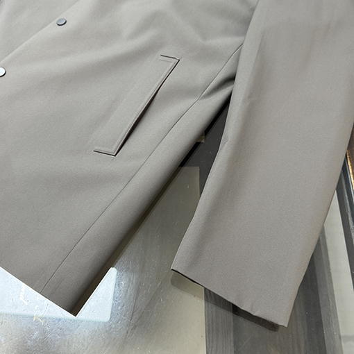 バーバリー ミドル丈のビジネスカジュアルジャケット